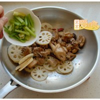 超级劲爆香辣过瘾【干锅连藕鸭】的做法图解9