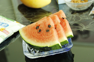 口感超棒的欧式西瓜芒果酸奶&mdash;排毒瘦身的做法步骤：3