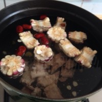 减肥糯玉米排骨汤的做法图解3