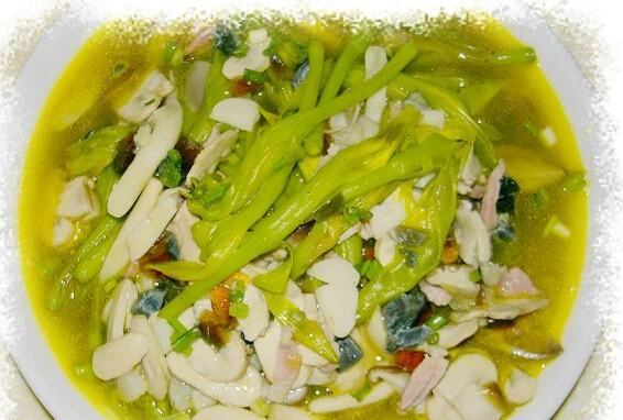 黄花菜鸡肉黄瓜汤的做法 瘦身减肥食谱大全