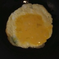 黄瓜炒鸡蛋，清凉夏天减肥美食的做法图解2