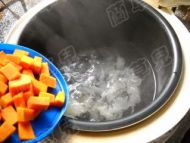 红豆南瓜银耳羹的做法步骤6
