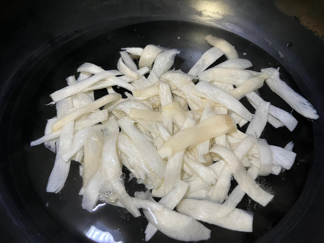 减脂一定要吃的无面炒面😋低脂低卡杏鲍菇伪炒面的做法 步骤4