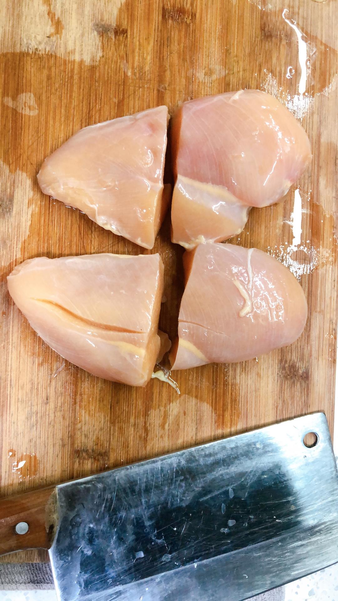 让你的鸡胸肉好吃一百倍 减肥必备弹牙鸡胸肉完败所有速食鸡胸肉的做法 步骤1