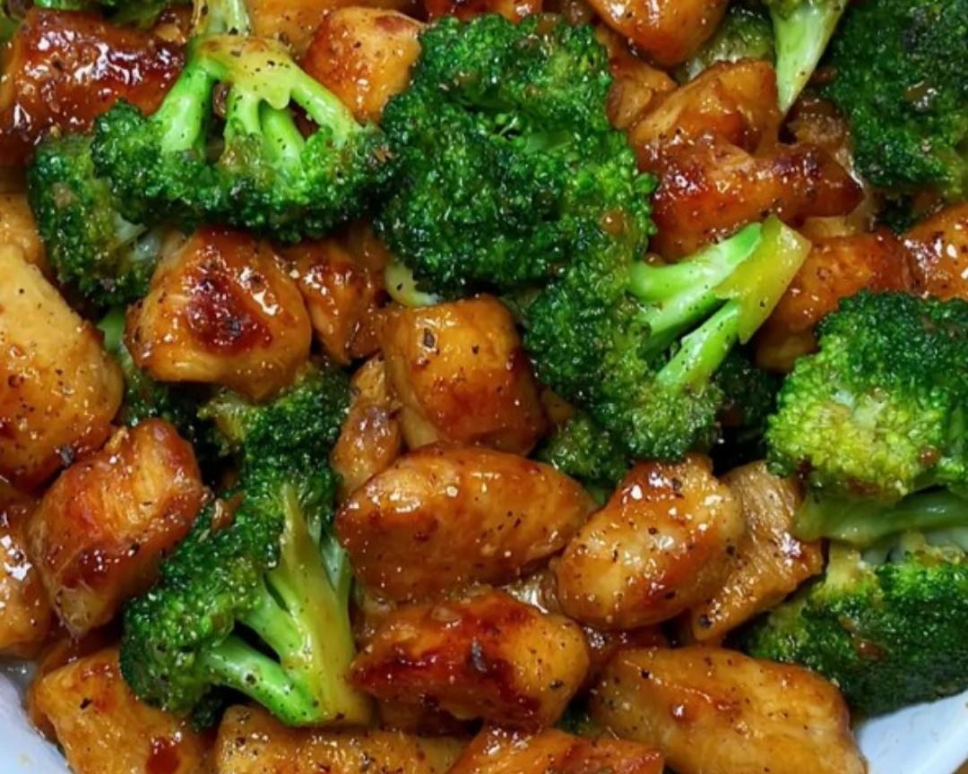 西蓝花炒鸡胸肉的做法 步骤6