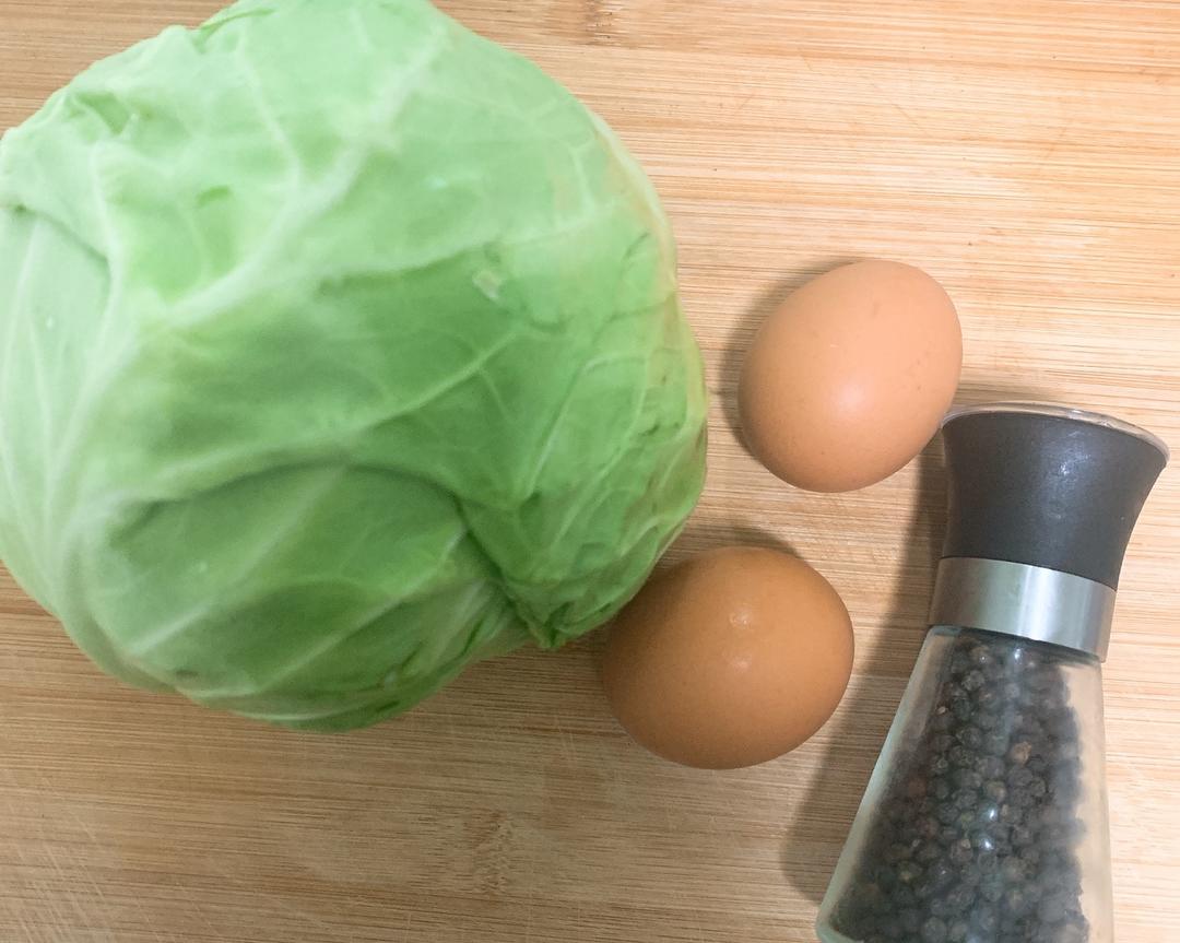 🔥一人食｜低卡减脂包菜鸡蛋饼（减肥党必学❗️）的做法 步骤1