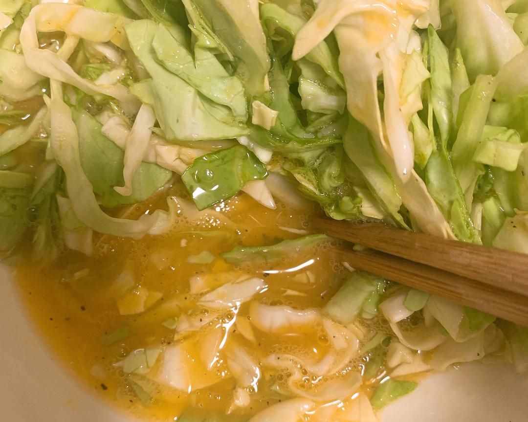 🔥一人食｜低卡减脂包菜鸡蛋饼（减肥党必学❗️）的做法 步骤7