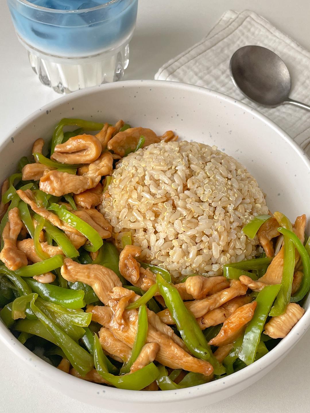 低卡美味减脂餐 ｜ 青椒肉丝（鸡胸肉版）的做法