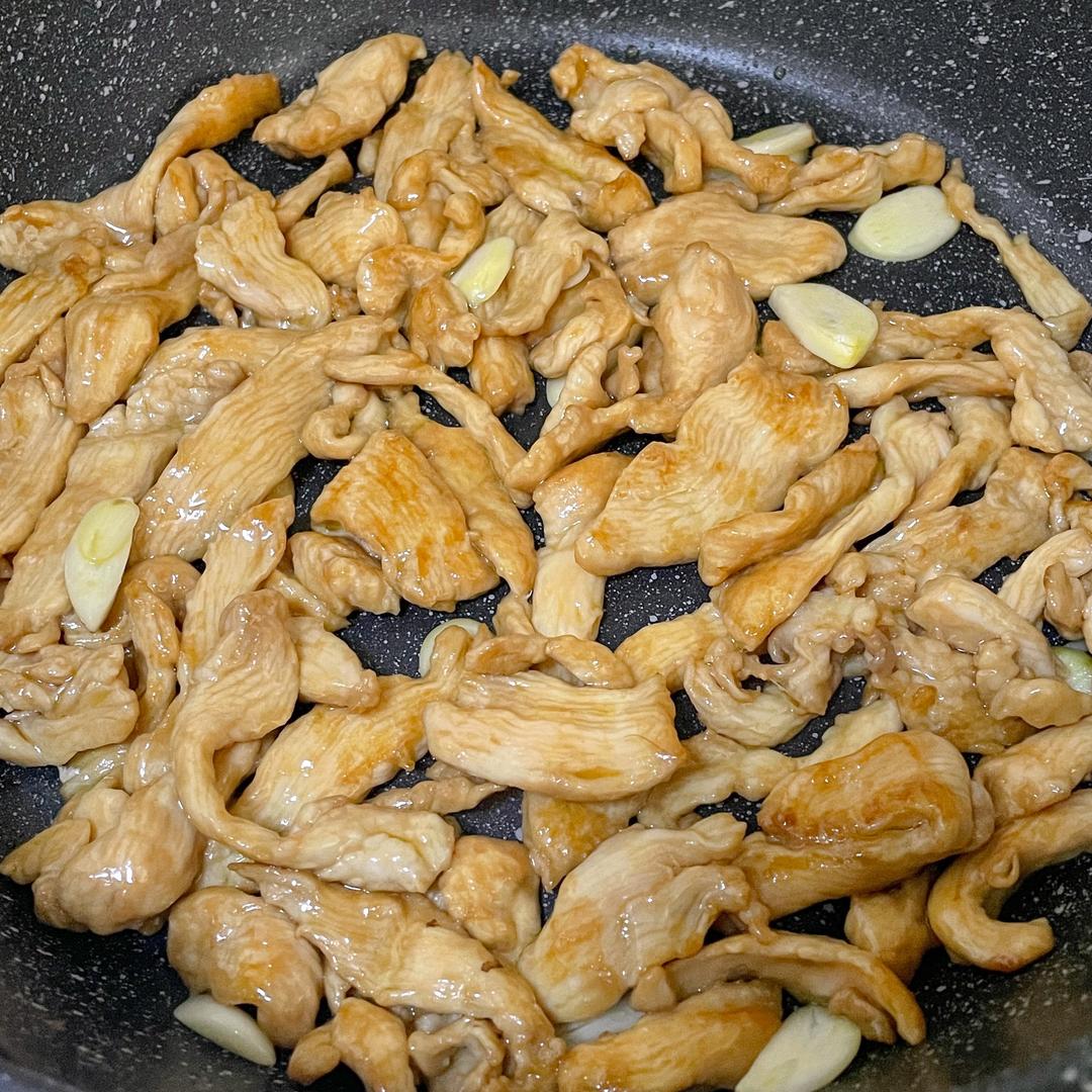 低卡美味减脂餐 ｜ 青椒肉丝（鸡胸肉版）的做法 步骤5