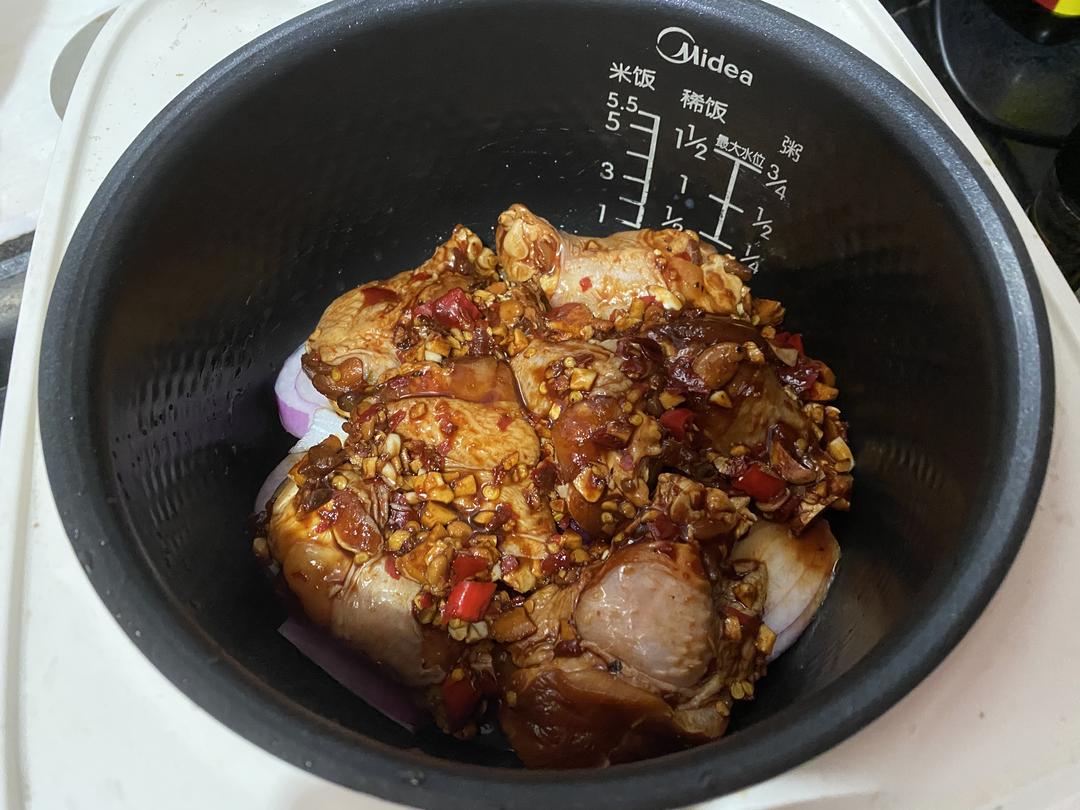 不需要厨艺的减脂餐——电饭煲焖鸡腿的做法 步骤7