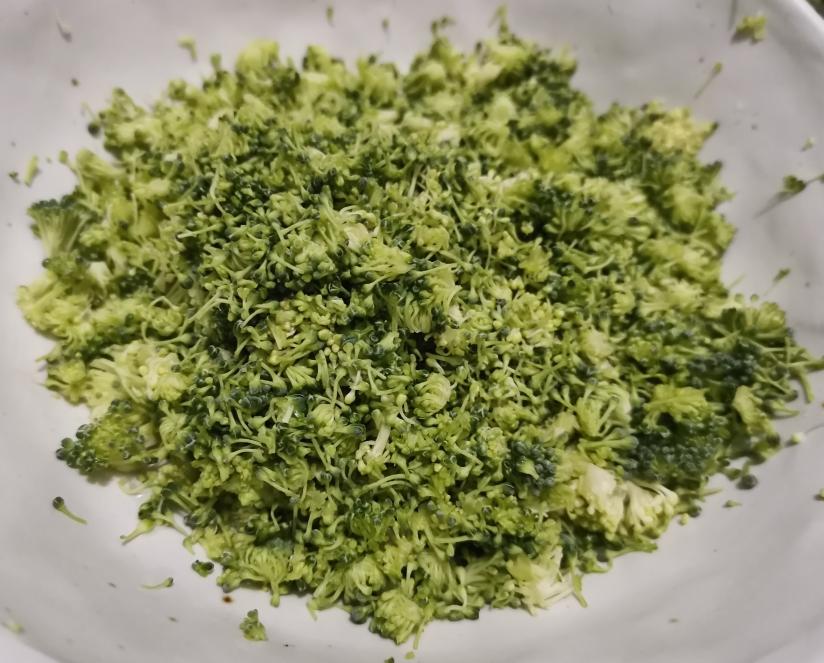 减肥餐～西蓝花炒饭的做法 步骤2