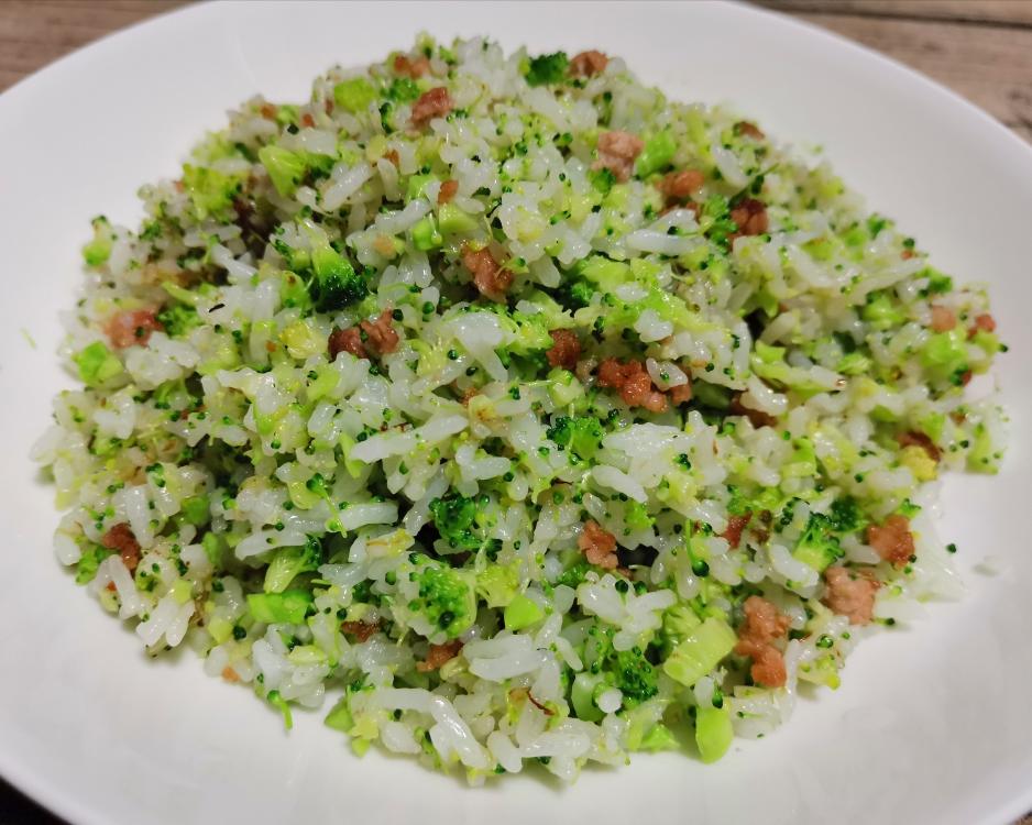 减肥餐～西蓝花炒饭的做法 步骤6