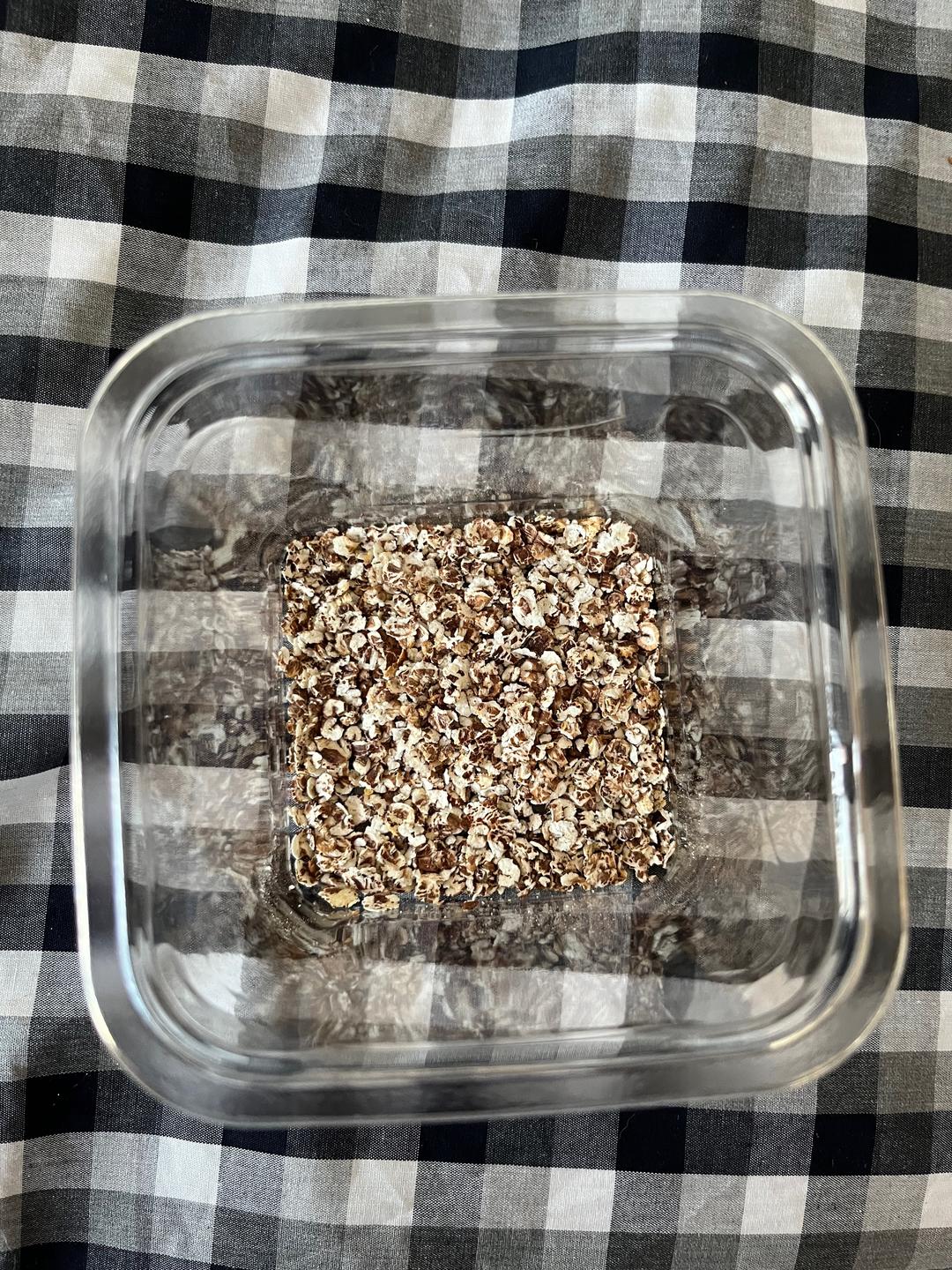 减肥早餐必吃的隔夜燕麦酸奶的做法 步骤1