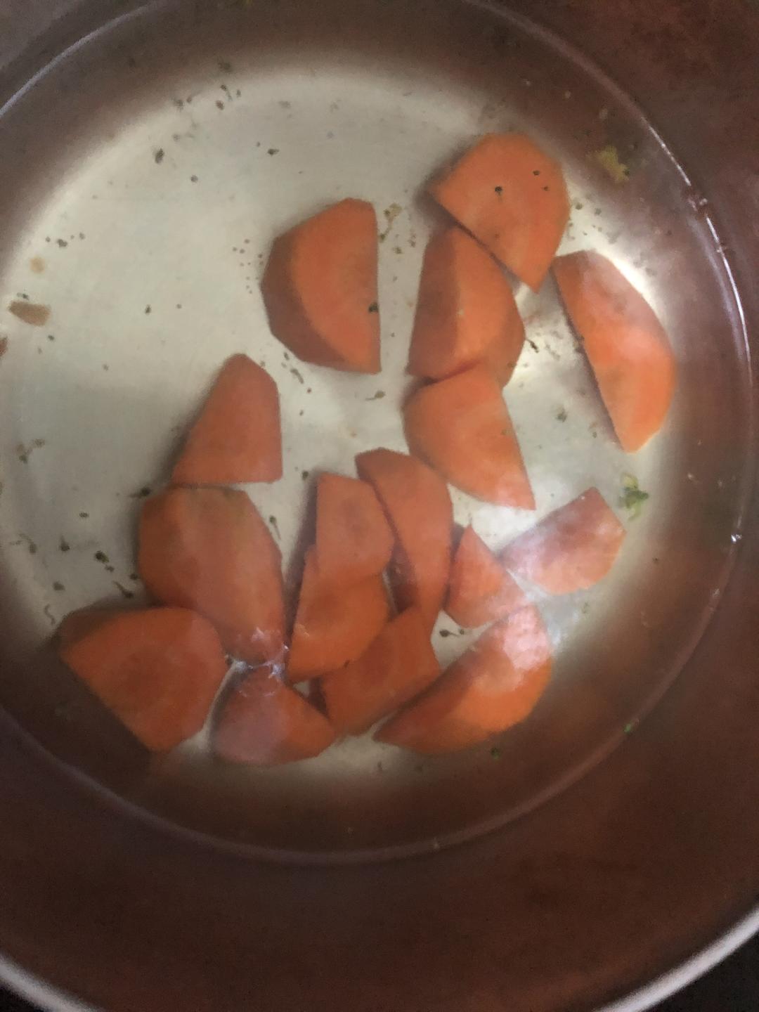 减肥、健身人士吃了狂点赞的蔬菜鸡胸肉饼的做法 步骤2