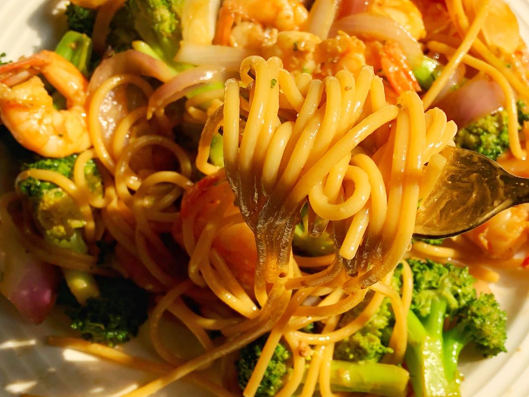 减脂|美味又低脂的虾油虾仁意大利面的做法 步骤7