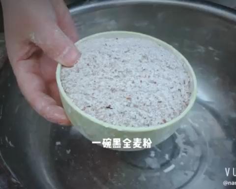 （减肥主食）全麦杂粮馒头的做法～的做法 步骤1
