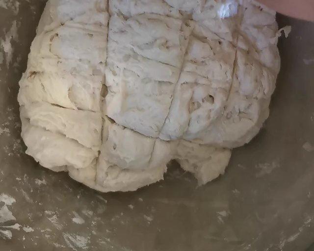 没想到无油无糖可以这么好吃——26小时的铸铁锅欧包（一起减肥吧）的做法 步骤2