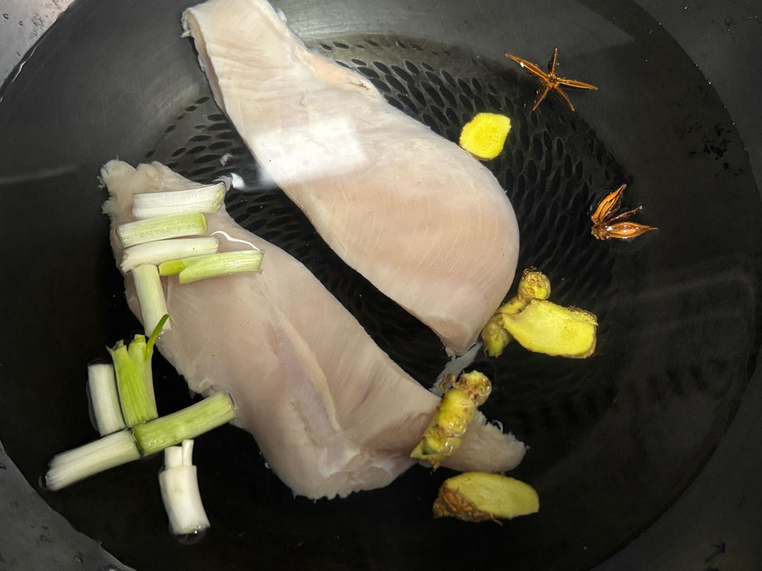 凉拌鸡胸肉丝的做法 步骤1
