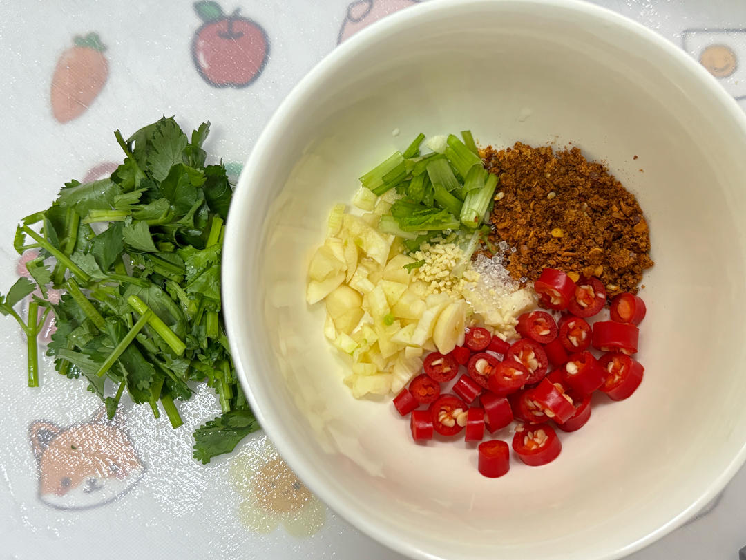 凉拌鸡胸肉丝的做法 步骤3