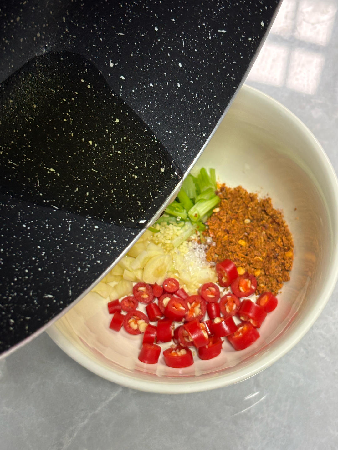 凉拌鸡胸肉丝的做法 步骤4