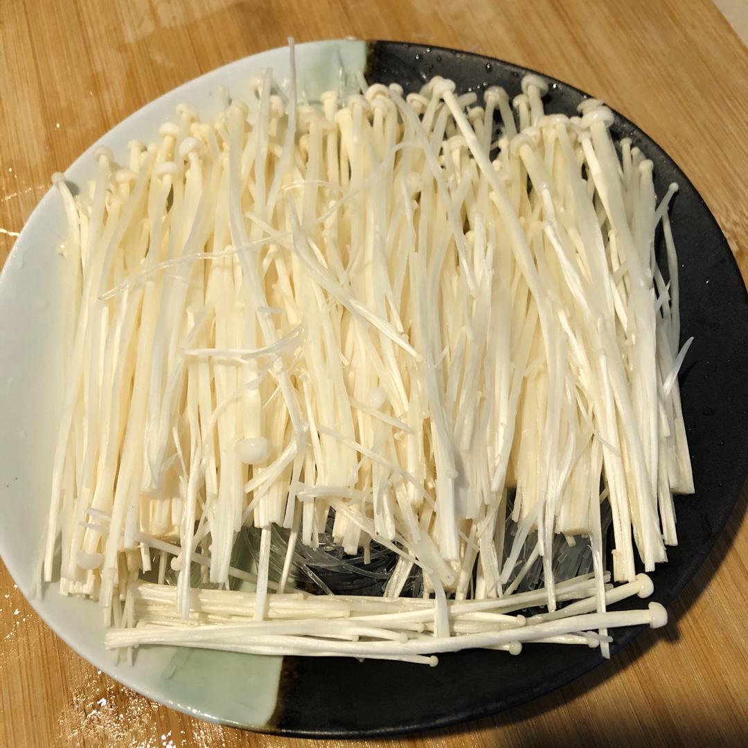 【0失败低脂减肥餐】蒜蓉粉丝金针菇龙利鱼/巴沙鱼的做法 步骤3