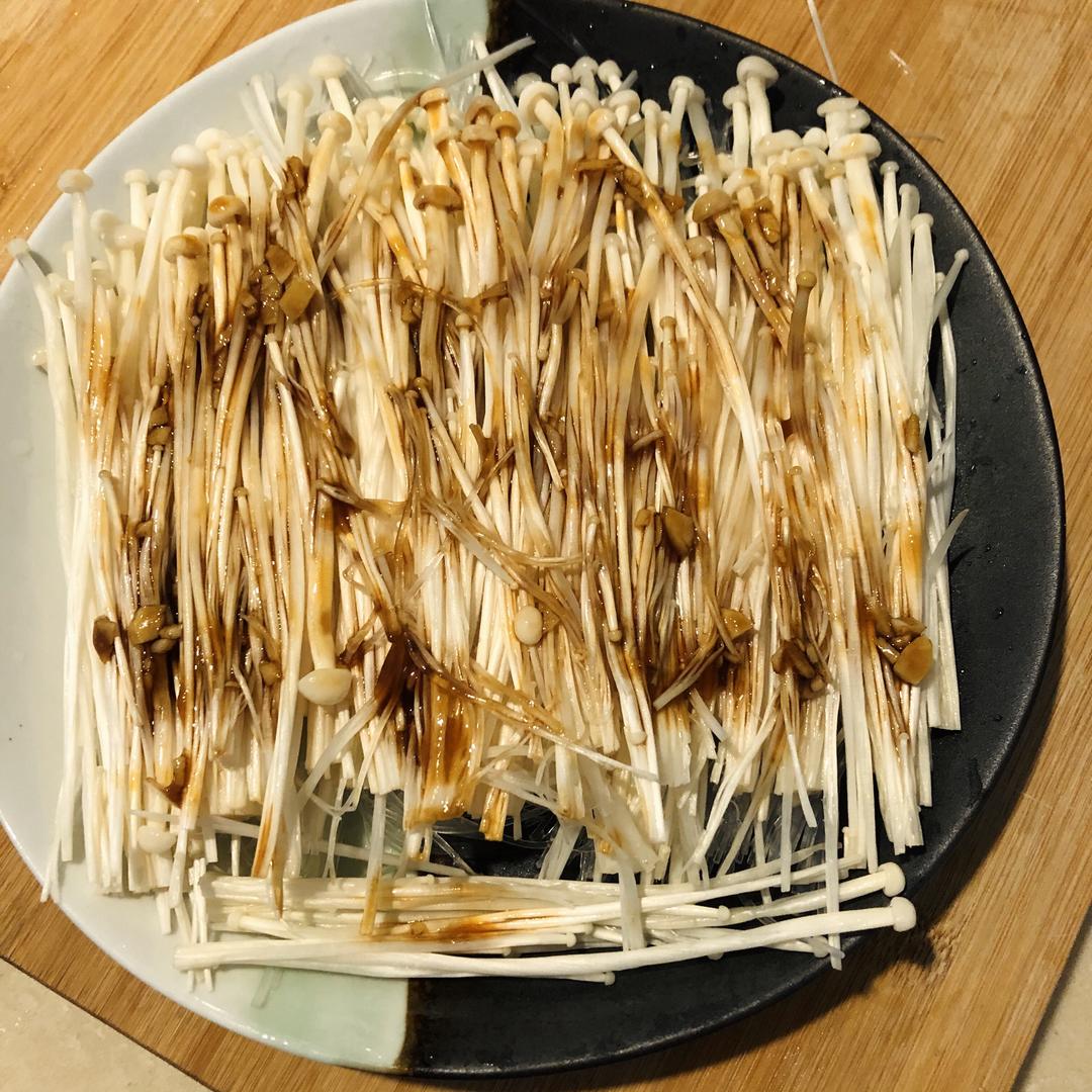 【0失败低脂减肥餐】蒜蓉粉丝金针菇龙利鱼/巴沙鱼的做法 步骤5