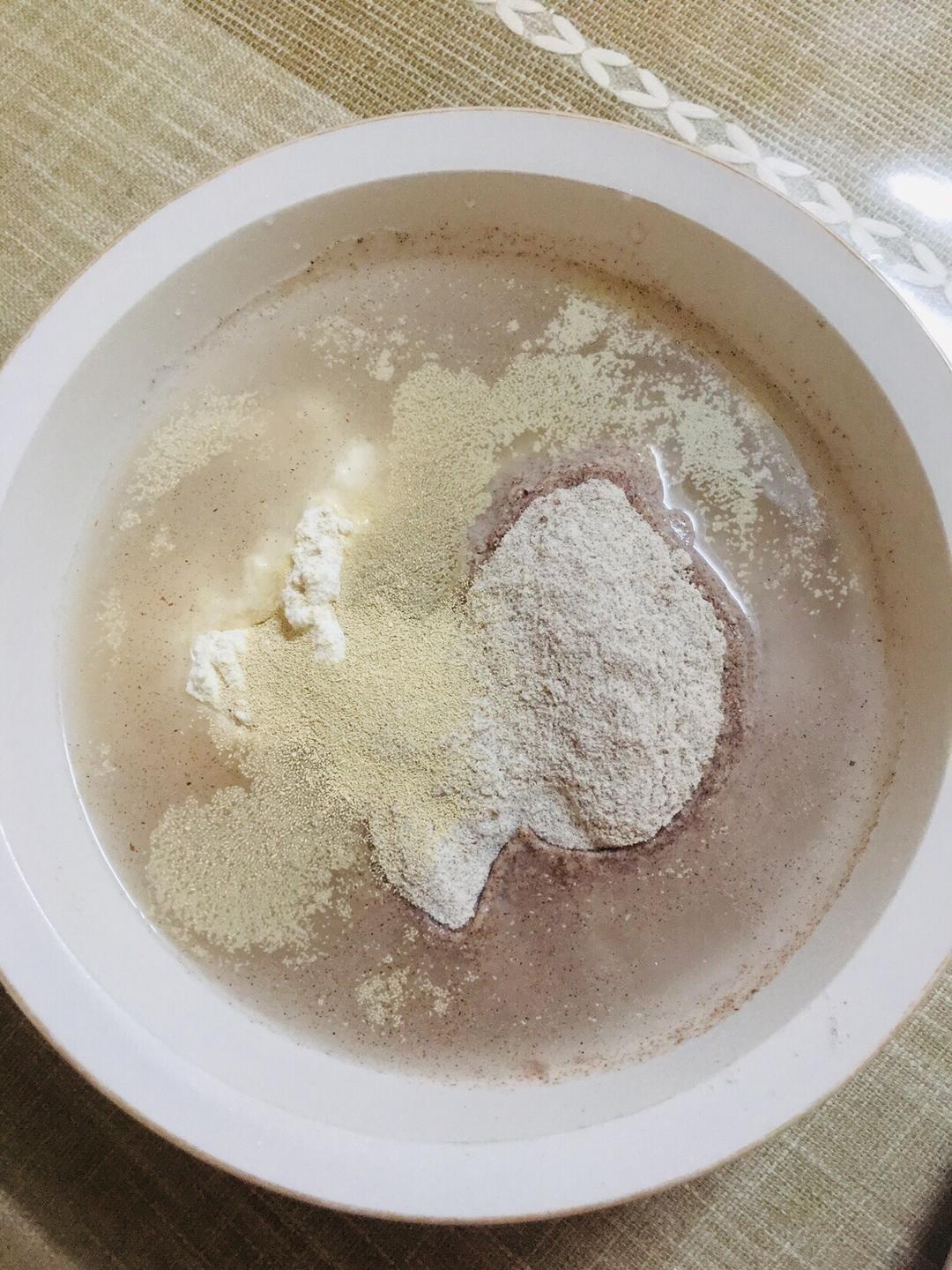 给减肥瘦身党  无糖无油全麦面包（免揉懒人版）的做法 步骤1