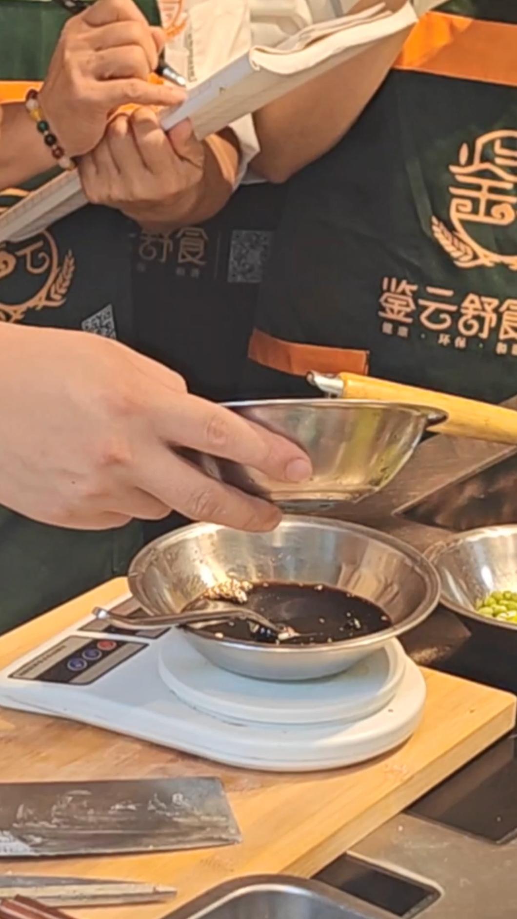 正宗的万能油醋汁，米其林同款，沙拉拌饭减脂餐必备的做法 步骤8