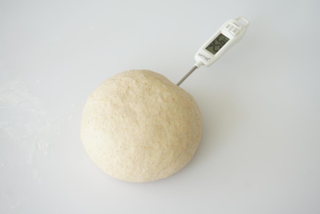 🍔低卡全麦汉堡胚｜低糖低油｜超柔软｜一次发酵｜省时省力的做法 步骤4