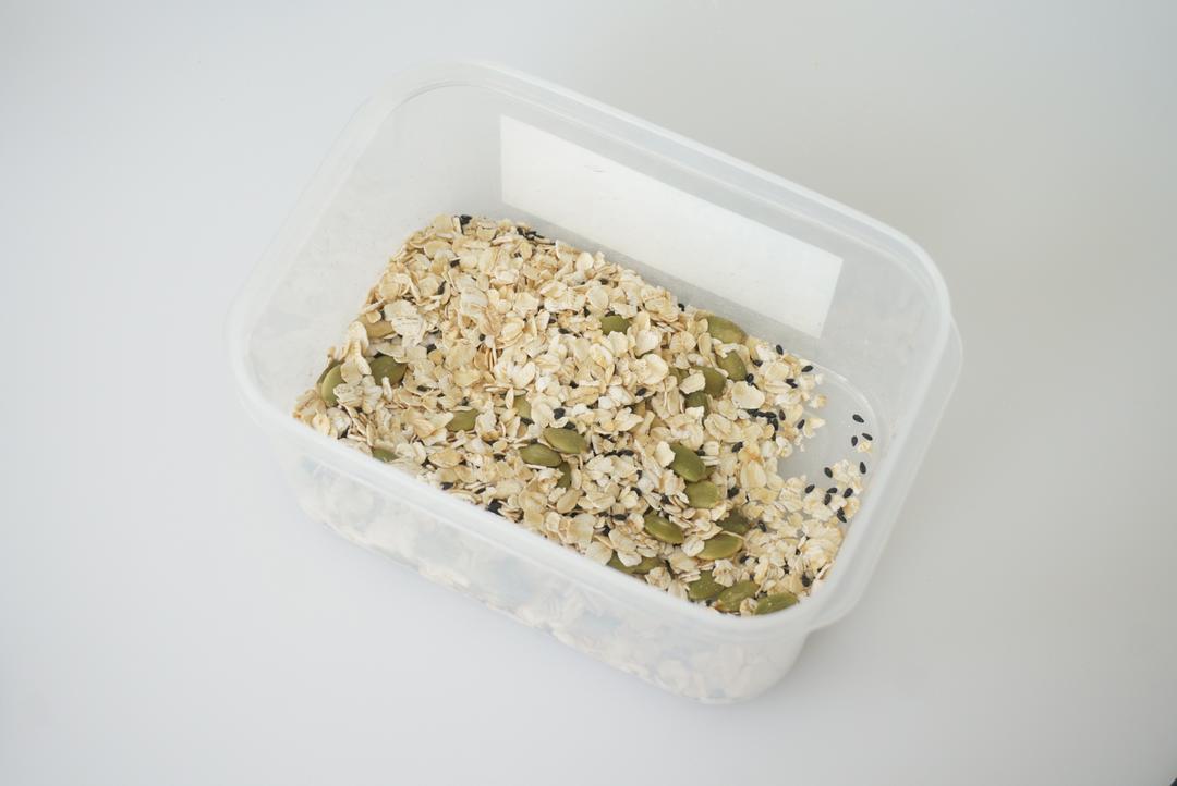 🍔低卡全麦汉堡胚｜低糖低油｜超柔软｜一次发酵｜省时省力的做法 步骤6