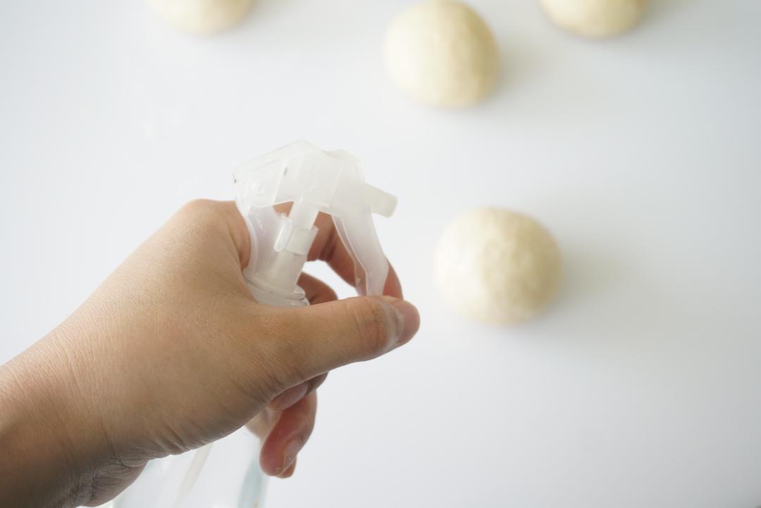 🍔低卡全麦汉堡胚｜低糖低油｜超柔软｜一次发酵｜省时省力的做法 步骤9