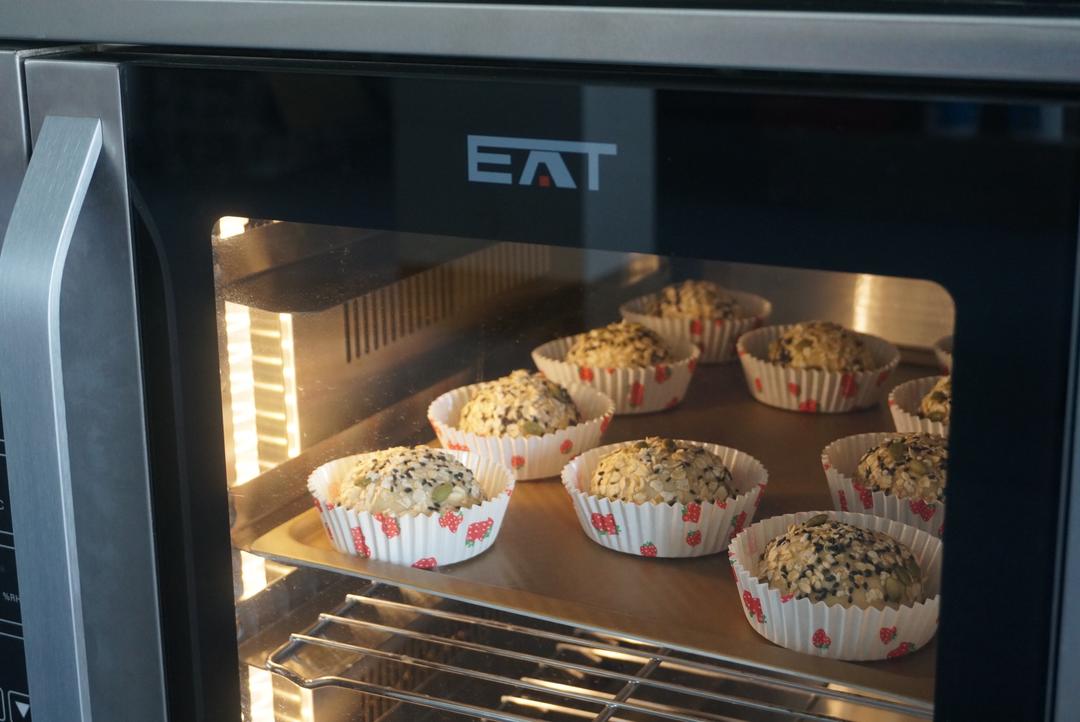 🍔低卡全麦汉堡胚｜低糖低油｜超柔软｜一次发酵｜省时省力的做法 步骤13