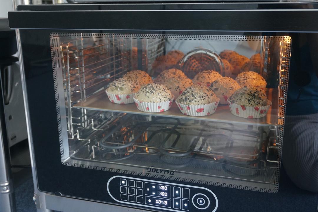 🍔低卡全麦汉堡胚｜低糖低油｜超柔软｜一次发酵｜省时省力的做法 步骤15