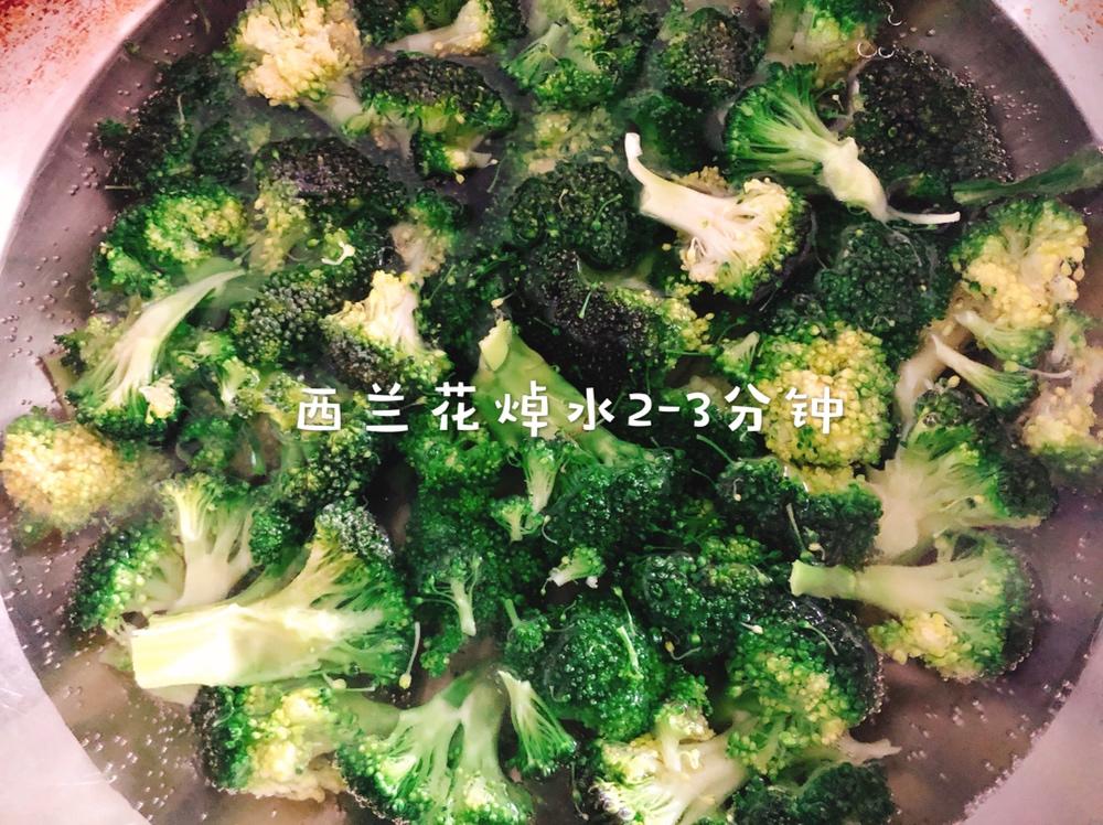 西兰花炒虾仁🍤的做法 步骤2