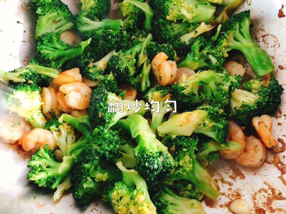 西兰花炒虾仁🍤的做法 步骤11