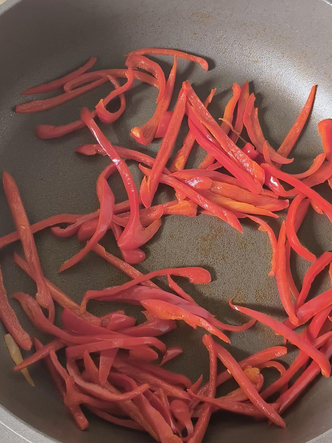 甜椒肉丝(好吃到不像减脂餐)的做法 步骤7