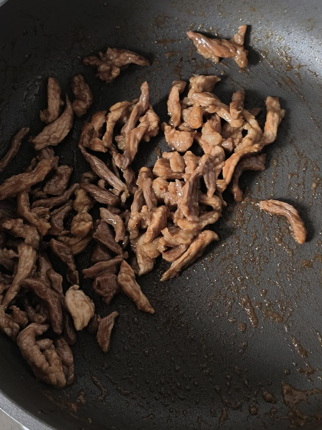 甜椒肉丝(好吃到不像减脂餐)的做法 步骤11