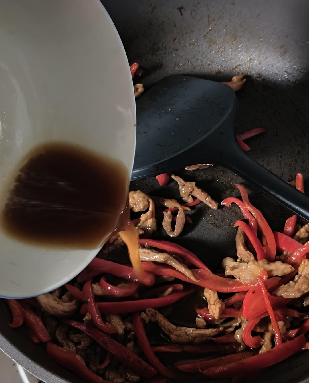 甜椒肉丝(好吃到不像减脂餐)的做法 步骤13