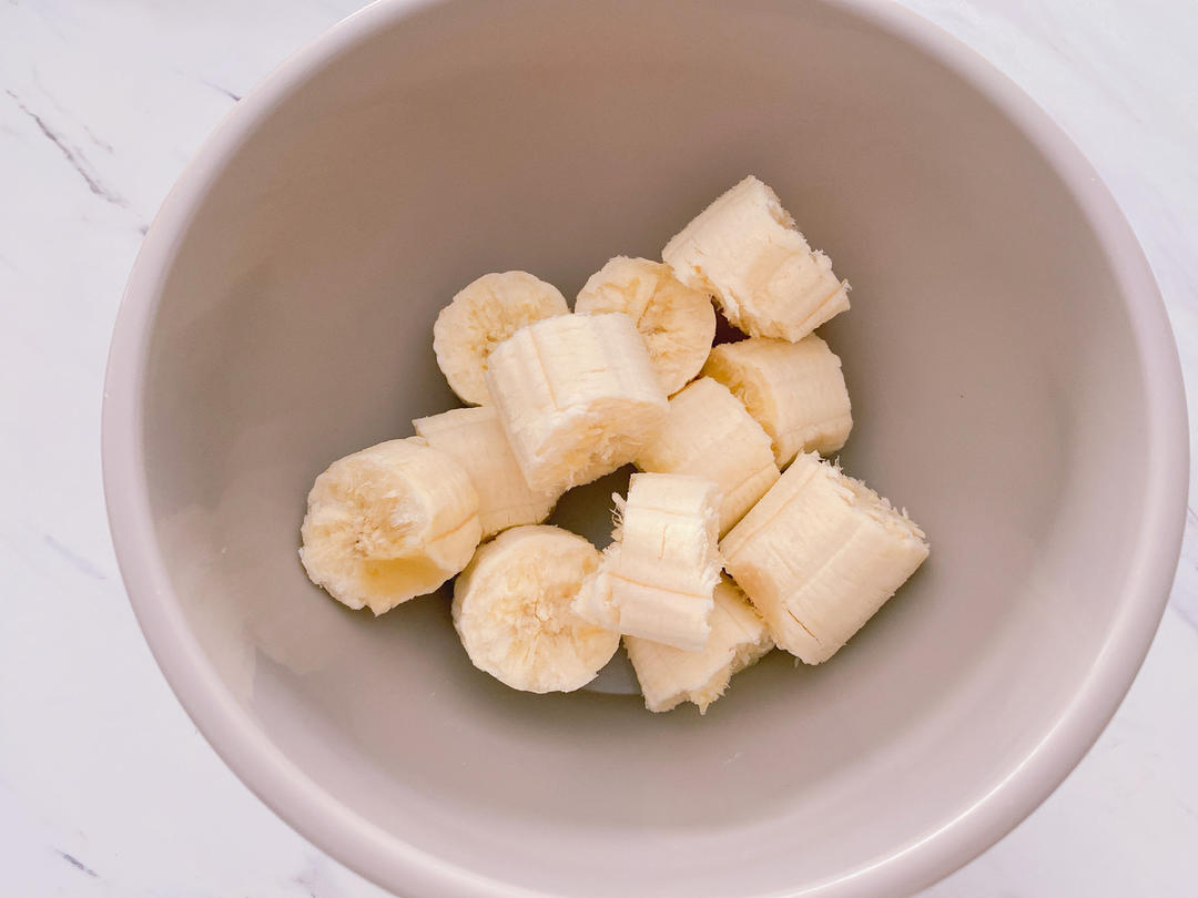 全麦燕麦黑巧流心爆浆蛋糕 无油无糖 低脂低卡甜品蛋糕🍰减肥党解馋神器的做法 步骤1