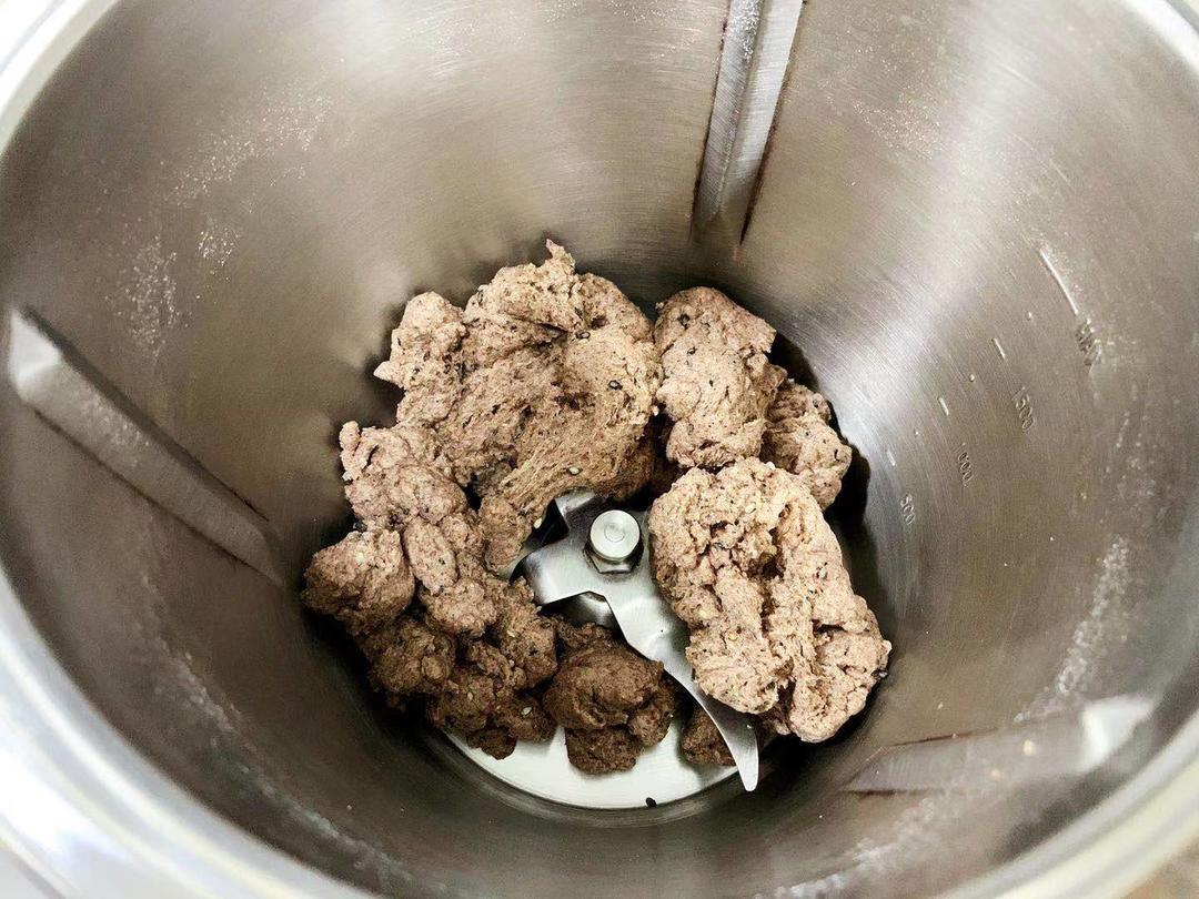 网红减肥零食自己做---黑钢筋1根能啃2小时的做法 步骤1