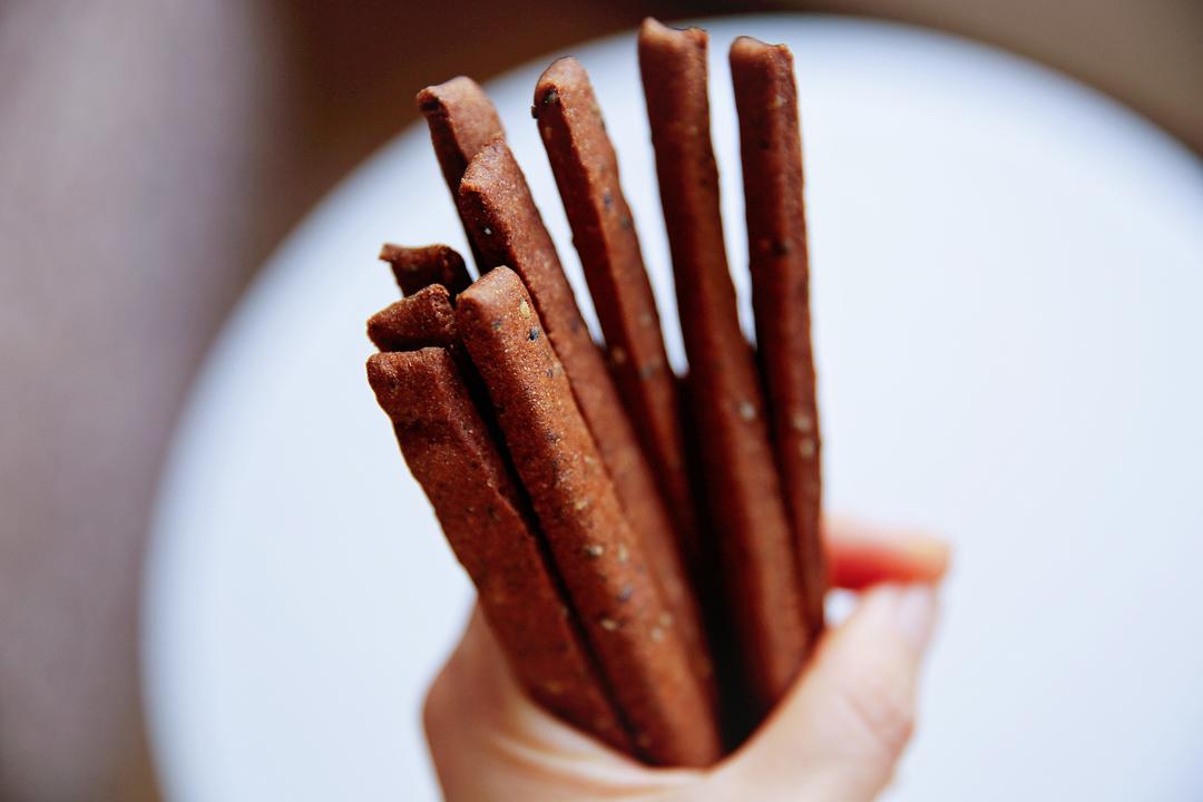 网红减肥零食自己做---黑钢筋1根能啃2小时的做法 步骤10