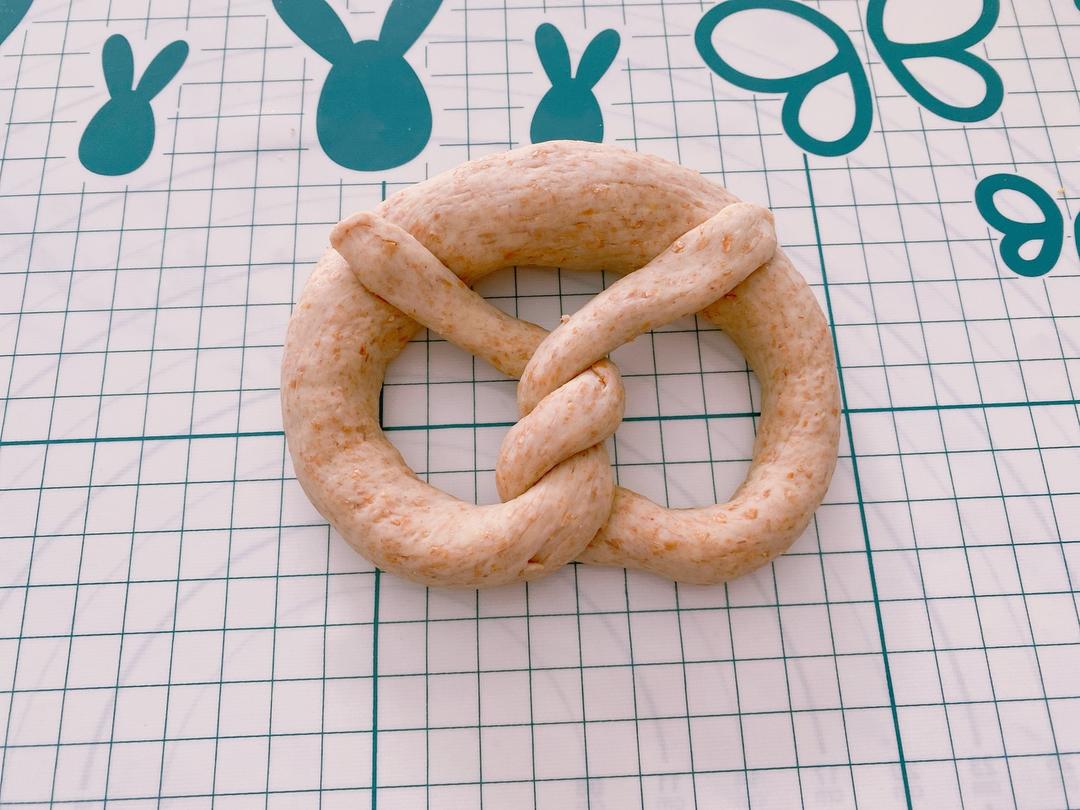 全麦碱水结🥨whole wheat pretzel🥨无碱水 小苏打版 无油无糖 减肥减脂代餐的做法 步骤18