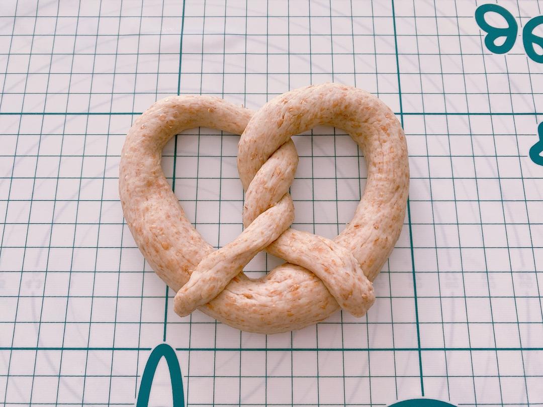 全麦碱水结🥨whole wheat pretzel🥨无碱水 小苏打版 无油无糖 减肥减脂代餐的做法 步骤19