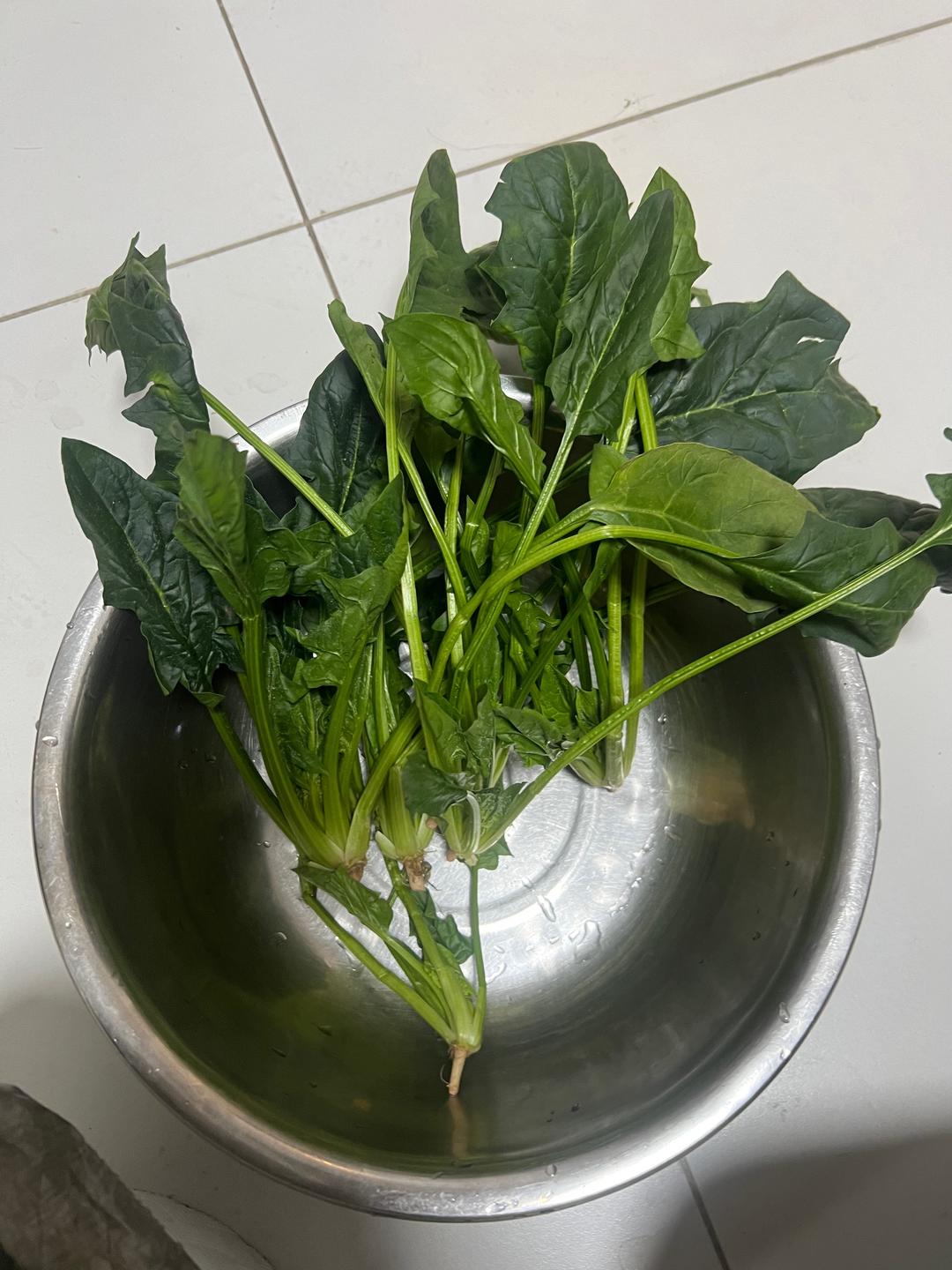 减脂餐之完美主食：素四样菜团子（菠菜版）的做法 步骤1