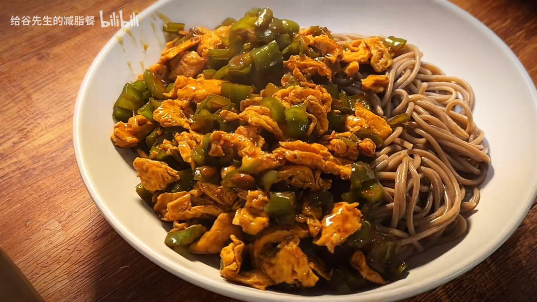 减脂餐-青椒鸡蛋荞麦面的做法 步骤12