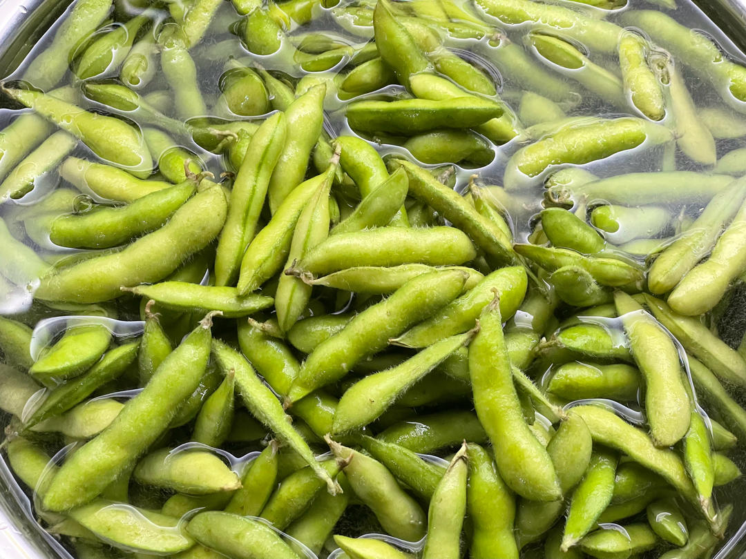 家常水煮毛豆【减肥减脂】的做法 步骤1