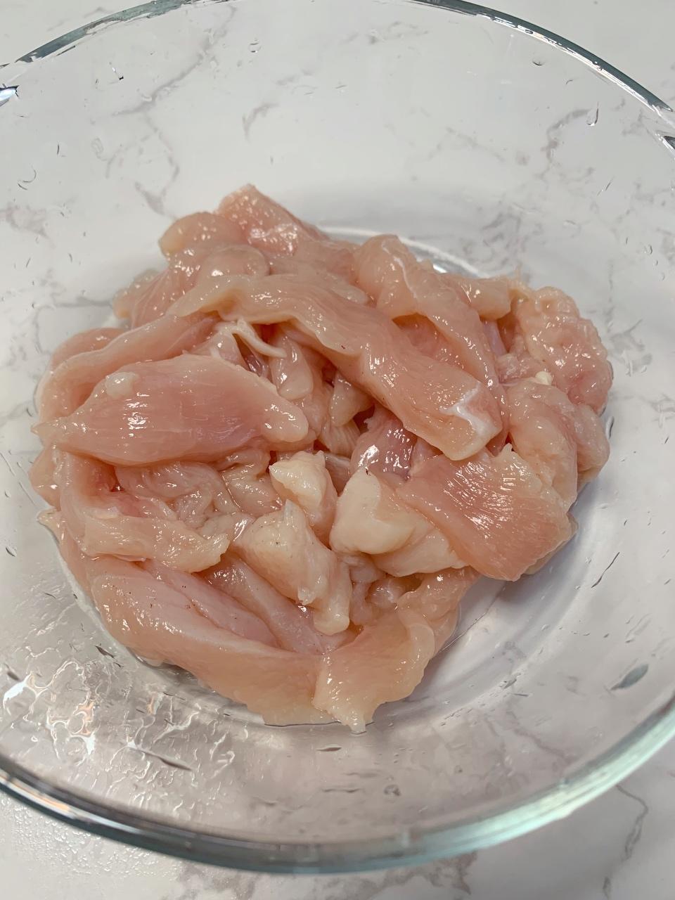 减脂餐|空气炸锅烤鸡胸肉，低脂低卡的做法 步骤1