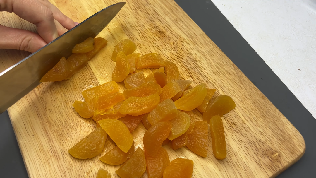 【健康减肥甜点】甜甜的“香肠”能量棒的做法 步骤5