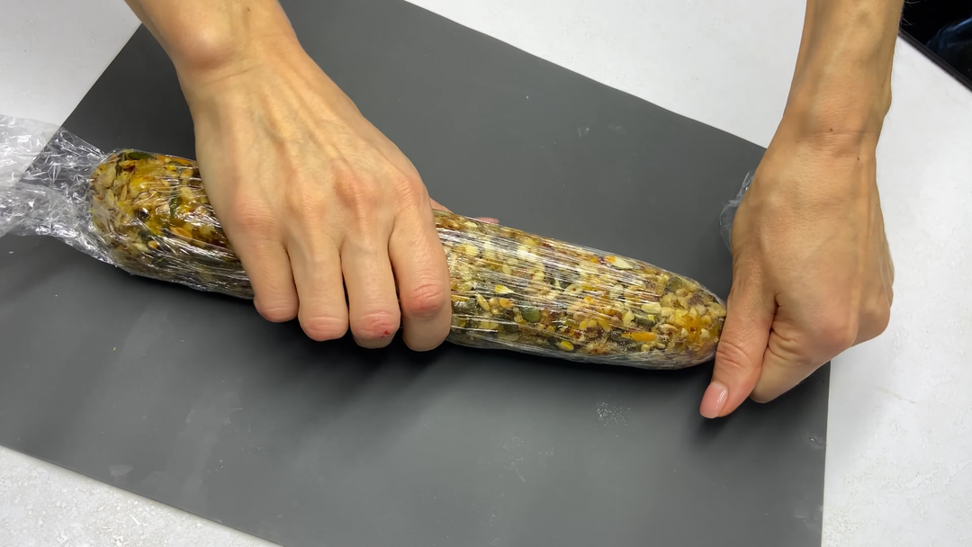 【健康减肥甜点】甜甜的“香肠”能量棒的做法 步骤11