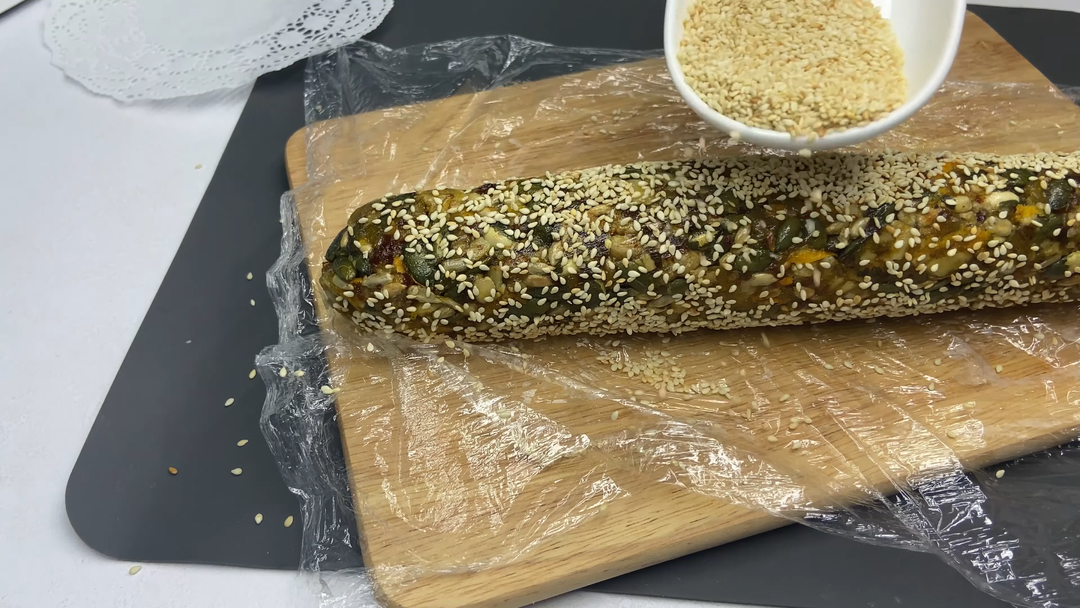 【健康减肥甜点】甜甜的“香肠”能量棒的做法 步骤13